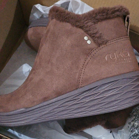 Ryka Brown Winter Boots with Faux Fur - Picture 3 of 5